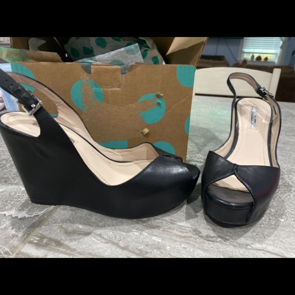 BCBG PUMPS!